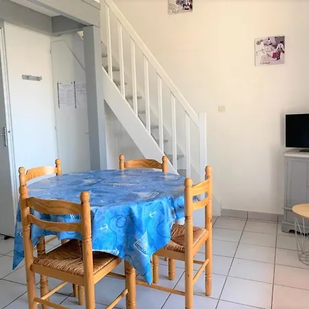 Maison De Près Et Commerces Avec Jardinet, Parking Privé Et équipements Complets - Fr-1-22-165 La Tranche-sur-Mer