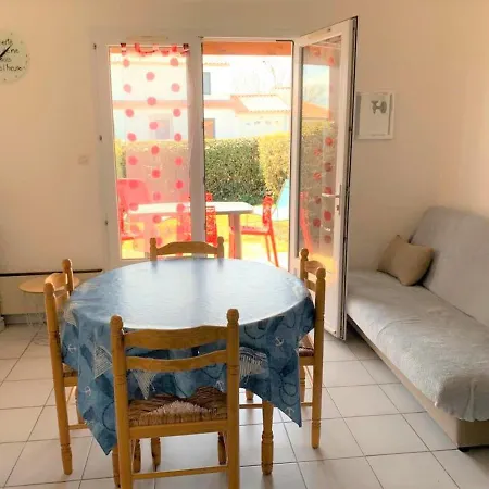 Hébergement de vacances Maison De Près Et Commerces Avec Jardinet, Parking Privé Et équipements Complets - Fr-1-22-165 *