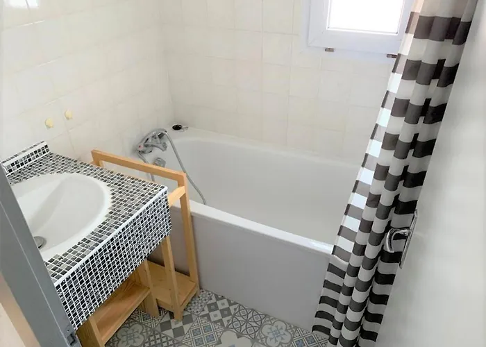 Casa vacanze Maison De Près Et Commerces Avec Jardinet, Parking Privé Et équipements Complets - Fr-1-22-165 *