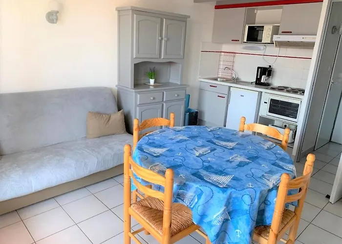 Maison De Près Et Commerces Avec Jardinet, Parking Privé Et équipements Complets - Fr-1-22-165 * La Tranche-sur-Mer