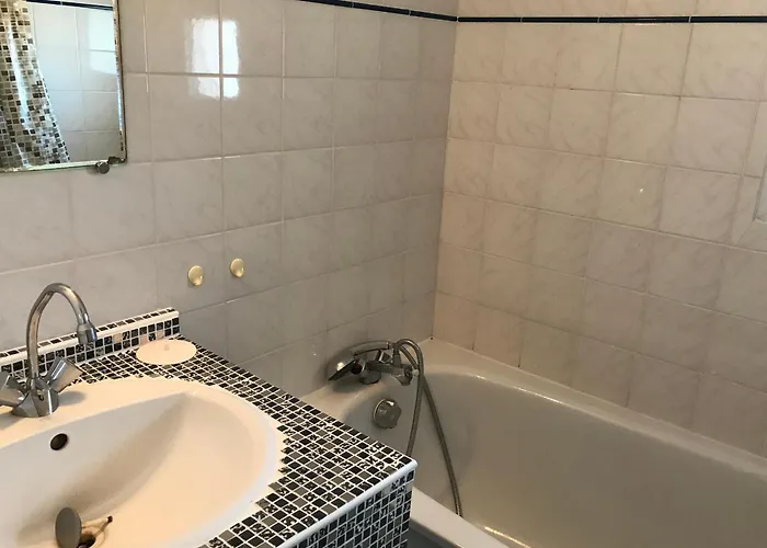 Maison De Près Et Commerces Avec Jardinet, Parking Privé Et équipements Complets - Fr-1-22-165 * La Tranche-sur-Mer